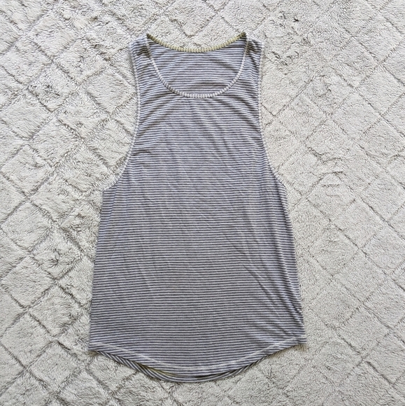 Lululemon Muscle Tank Top Women's 4 Striped Gray White Training Scoop Hem - Picture 1 of 4